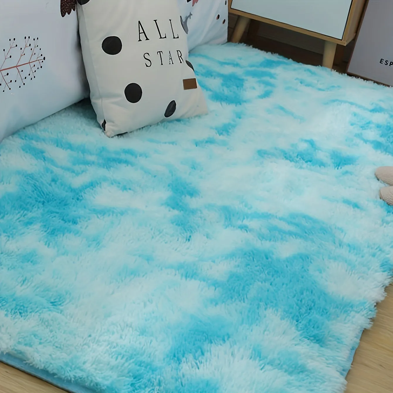 Luxury Nonslip Fluffy Bedroom Rug with Stylish Design