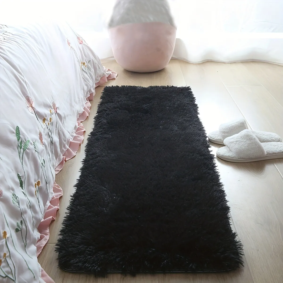 Luxury Nonslip Fluffy Bedroom Rug with Stylish Design