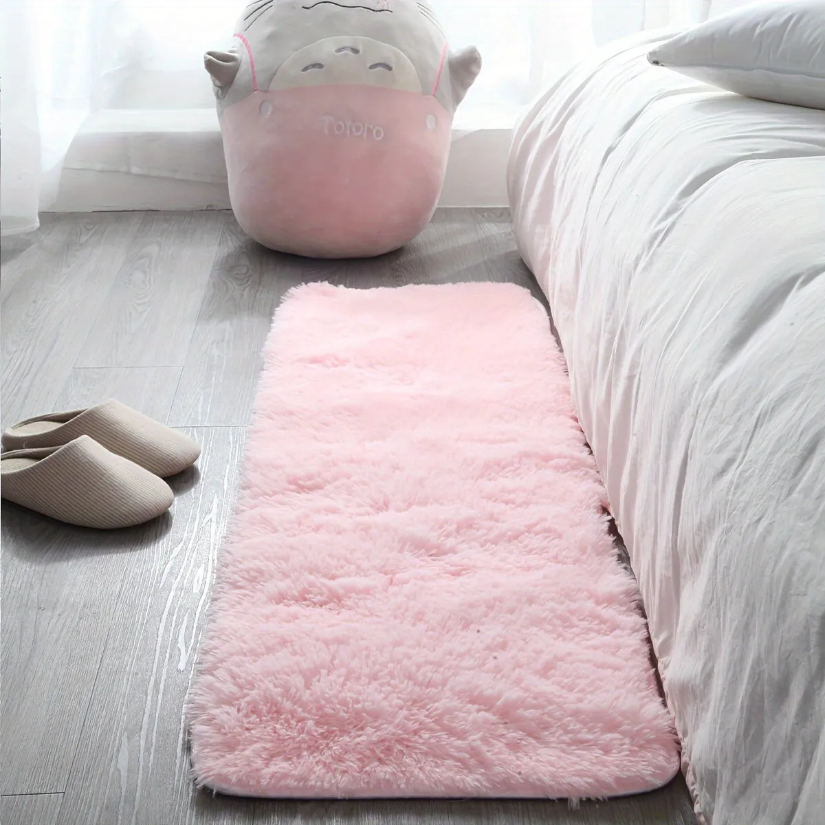 Luxury Nonslip Fluffy Bedroom Rug with Stylish Design