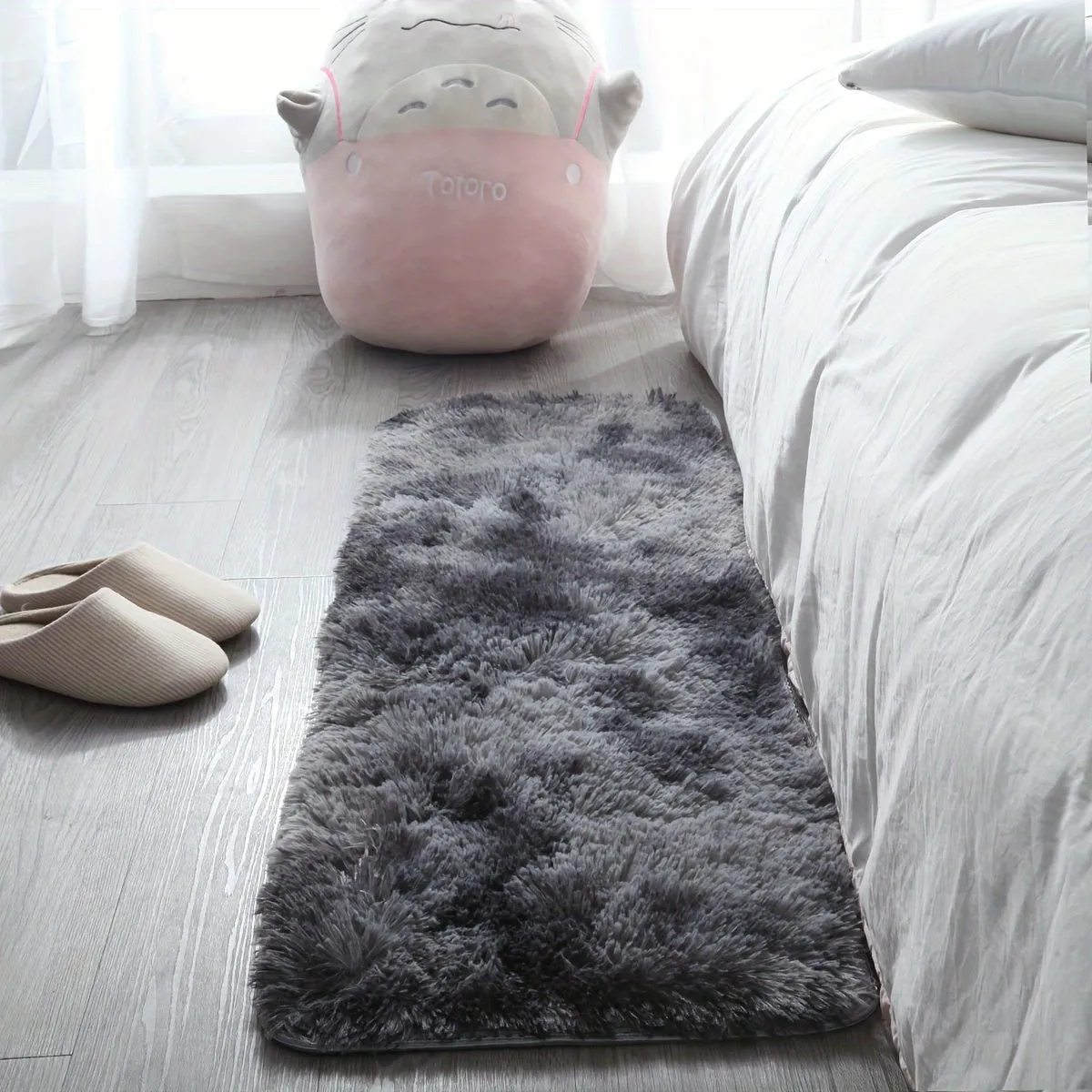 Luxury Nonslip Fluffy Bedroom Rug with Stylish Design