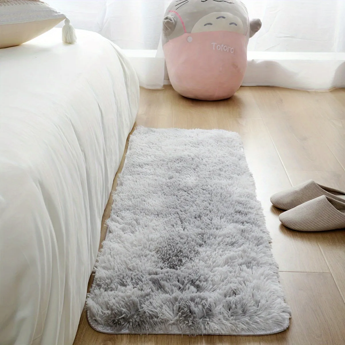 Luxury Nonslip Fluffy Bedroom Rug with Stylish Design