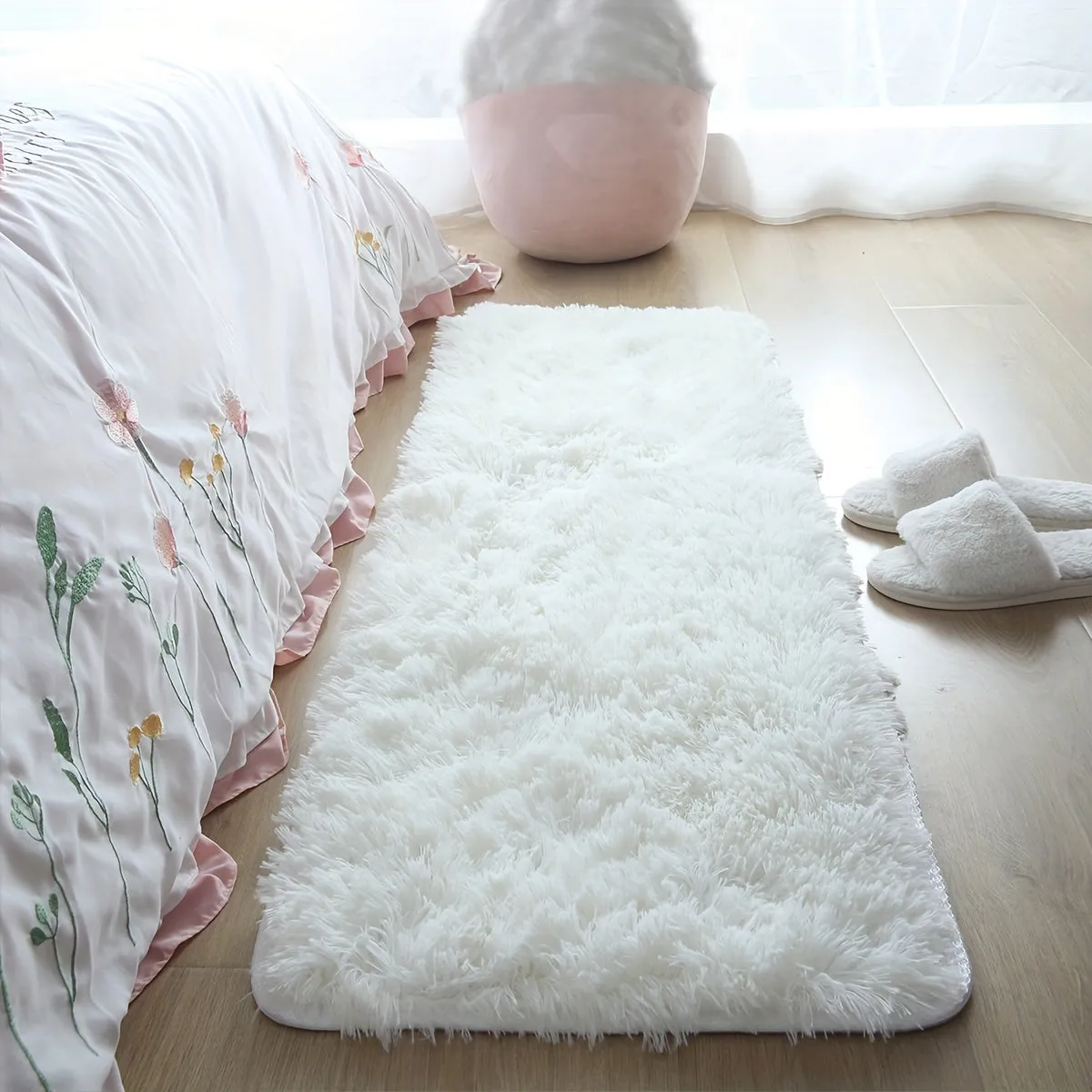 Luxury Nonslip Fluffy Bedroom Rug with Stylish Design